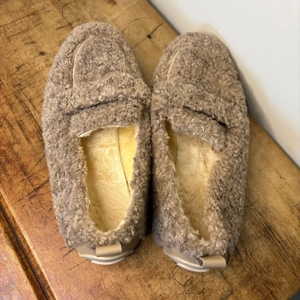 Plush Tan Fuzzy Loafers sz 42 = US women’s sz 10.5